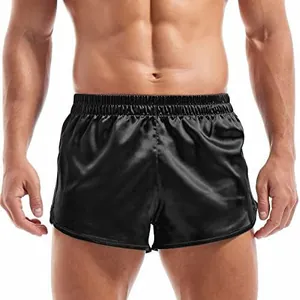 Detailansicht von Herren-Boxershorts aus schwarzem Satin mit sexy Seitenschlitzen