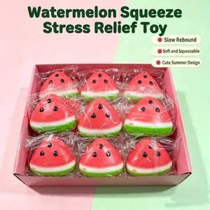 Detailansicht von neun wassermeloneförmigen Slow-Rebound-Stressabbau-Spielzeugen im Karton