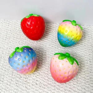 Kleurrijk langzaam terugverend PU-schuim aardbei squishy speelgoed in vier levendige kleuren