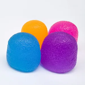 Lot de quatre balles anti-stress colorées et texturées pour soulager l'anxiété et se relaxer