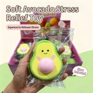 Juguete de descompresión de aguacate de rebote lento sostenido en la mano para el estrés