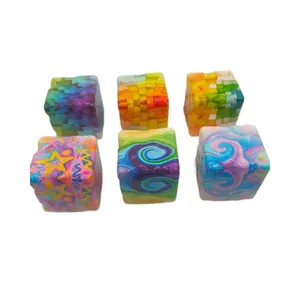 Σετ έξι χρωματιστοί κύβοι squishy με σχέδια μαρμάρου και αστεριών για χαλάρωση