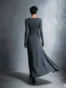 Elegantes minimalistisches dunkelgraues langärmeliges bodenlanges A-Linien-Kleid Rückansicht