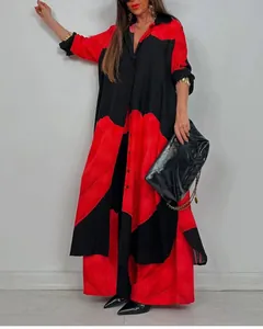 Conjunto de dos piezas en bloque de color rojo y negro con camisa holgada y pantalón
