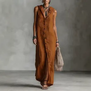 Elegantes ärmelloses Maxikleid in dunklem Orange mit Knöpfen vorne und Kragendesign