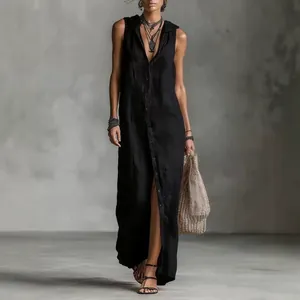 Elegantes ärmelloses schwarzes Maxikleid mit durchgehender Knopfleiste im Bohème-Stil