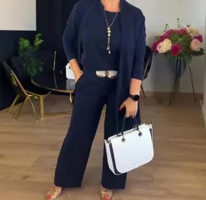 Elegante conjunto de tres piezas azul marino con cárdigan y pantalón de pernera ancha