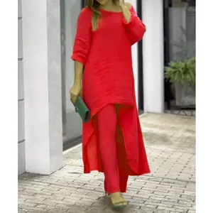 Élégant ensemble deux pièces en coton et lin rouge avec haut asymétrique et pantalon