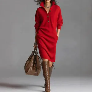 Vestido de punto rojo de largo medio con cuello polo y botones, estilo de ajuste holgado