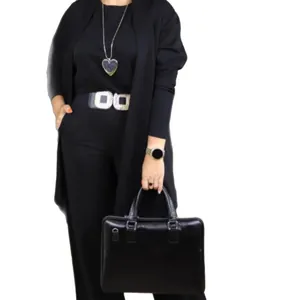 Elegante conjunto negro de 3 piezas con cárdigan largo y pantalones anchos para mujer.