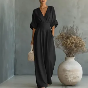 Combinaison élégante noire à col en V avec taille haute et jambes larges pour femmes