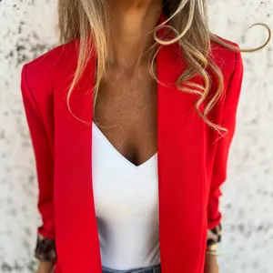 Elegante blazer rojo para mujer con solapas y puños con estampado de leopardo de moda