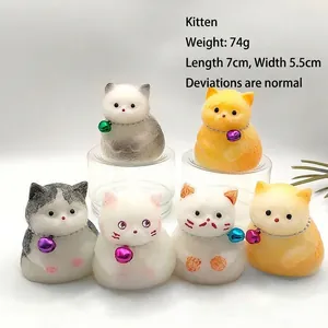 Variété de jouets anti-stress en forme de chat à mémoire de forme.