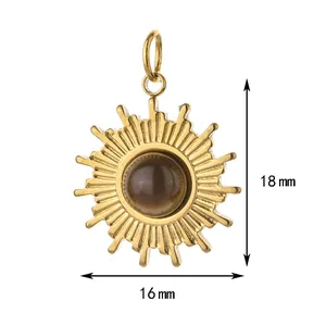 Detailansicht des goldenen Sonnenanhängers mit Tigerauge und 18 mm Höhenmaß