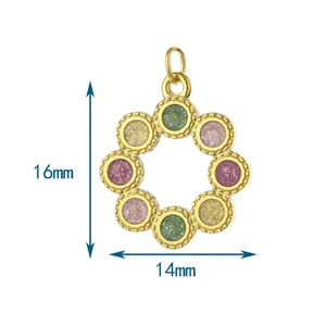 Détail montrant les dimensions 16mm par 14mm pour ce pendentif fleur DIY