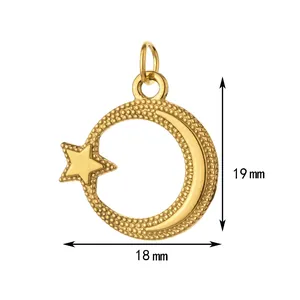 Goudkleurige ster en maan hanger detail met afmetingen van 18x19 mm weergegeven