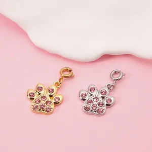 Zwei süße Pfotenanhänger mit rosa Strasssteinen in Gold und Silber für DIY-Schmuck