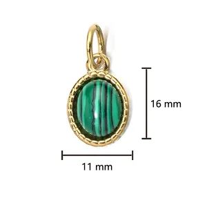 Dimensions du pendentif ovale vintage doré avec pierre verte