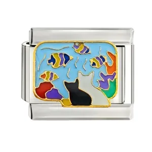 Détail du maillon de bracelet italien avec motif de chat et bocal à poissons en émail