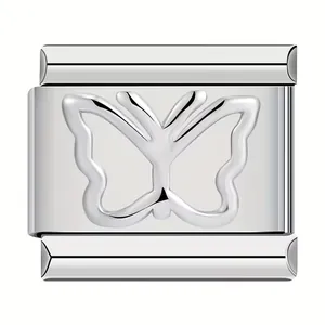 Detail des italienischen Modularmband-Glieds mit Schmetterlingsdesign in Silberoptik.