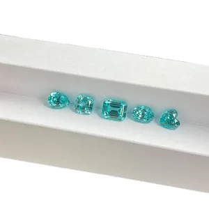 Pierres précieuses Paraiba de laboratoire de diverses formes, poire, coussin et cœur.