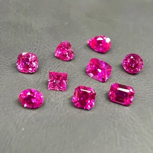 Pierres de saphir rose vif créées en laboratoire en diverses tailles, coeur et poire.