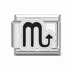Vue détaillée d'un breloque modulaire italienne avec un symbole du zodiaque Scorpion.
