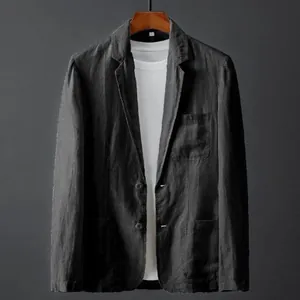 Detail des dunkelgrauen Herren-Leinen-Blazers in Slim-Fit-Passform für Business und Freizeit.
