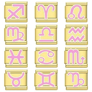 Set di 12 charm italiani in acciaio dorato con segni zodiacali in smalto rosa chiaro
