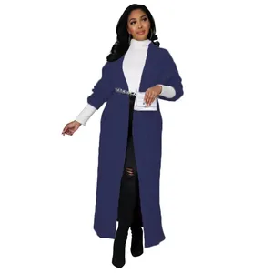 Elegante lange donkerblauwe gebreide cardigan voor dames met zakken en open voorkant.