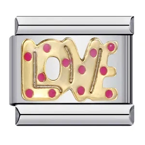 Dettaglio di un link italiano per bracciale con scritta LOVE dorata e pois rosa.
