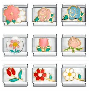 Dettaglio dei moduli per bracciale italiano in acciaio con decorazioni floreali