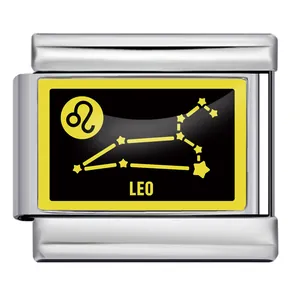 Charm modulare italiano in acciaio con costellazione del Leone gialla su fondo nero.