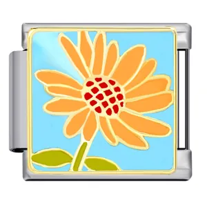 Vue macro détaillée d'un charm modulaire italien avec tournesol jaune sur émail bleu clair