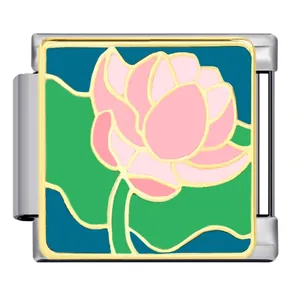 Charme modulaire italien en émail de fleur de lotus en acier inoxydable doré de qualité