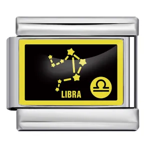 Charm per bracciale modulare italiano con costellazione Bilancia gialla su sfondo nero