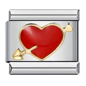 Maillon de bracelet italien classique avec cœur rouge et motif de flèche dorée