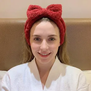 Fascia per capelli con grande fiocco di peluche rosso per lavaggio viso e cura della pelle