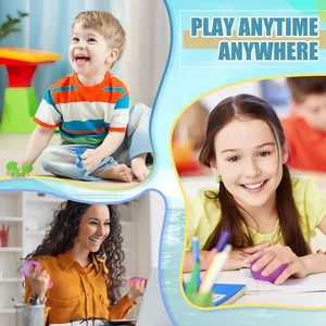 Kinder und Erwachsene nutzen bunte Antistress-Spielzeuge überall