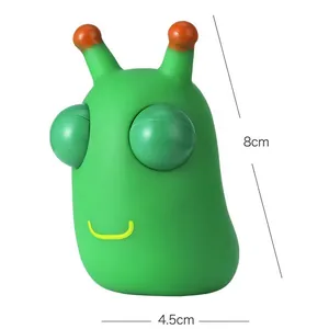 Groene cartoon insect knijpspeeltje met uitpuilende ogen afmeting 8cm bij 4,5cm