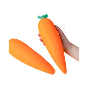 Grande carota giocattolo antistress in gomma morbida, perfetta per il relax e il gioco.