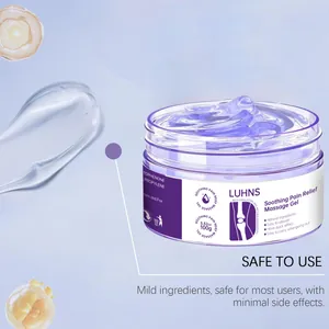 Vue détaillée de la texture du gel de massage apaisant LUHNS et de son pot de 100g