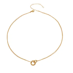 Elegante goldfarbene Edelstahl-Halskette mit doppelter Kette und Ring-Anhänger.