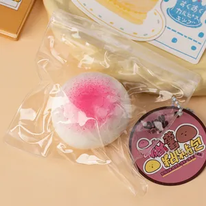Zacht roze en wit vloeibaar mochi squishy speeltje in doorzichtige hersluitbare verpakking