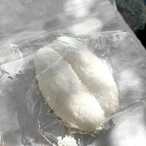 Vue détaillée d'un jouet squishy en forme de beignet à la noix de coco blanc créatif