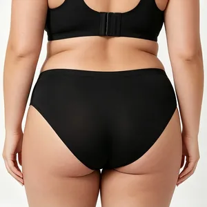 Rückansicht nahtloser schwarzer Slip für Damen in Übergröße mit hohem Stretchanteil
