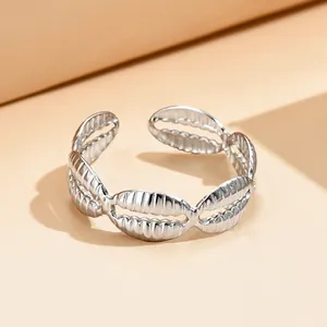 Bague réglable en acier inoxydable avec motifs de coquillages pour un style de plage