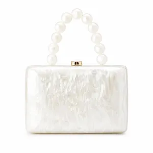 Élégante pochette de soirée en acrylique blanc avec texture marbrée et anse perlée