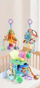 Coffret de jouets sensoriels pour bébé avec hochet suspendu et boîte à mouchoirs