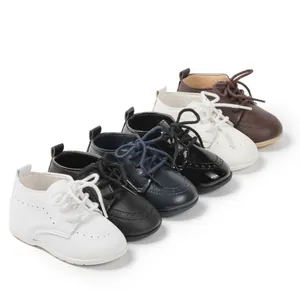 Auswahl an farbenfrohen Baby-Lauflernschuhen aus Leder mit weicher Sohle